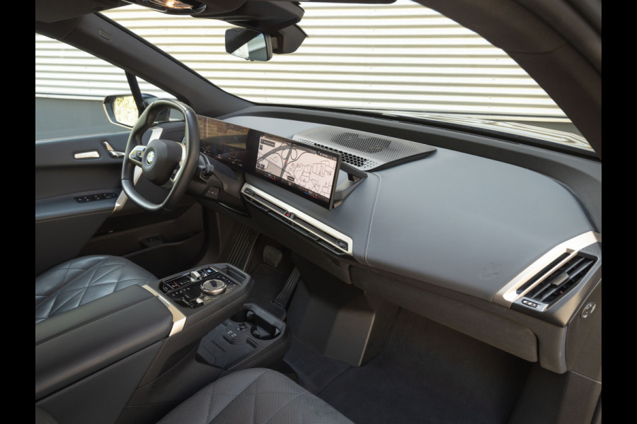 BMW iX xDrive50 - Luchtvering - Integral Active Steering - Driving Ass Prof - Pano