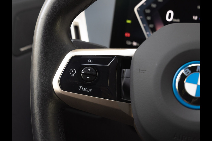BMW iX xDrive50 - Luchtvering - Integral Active Steering - Driving Ass Prof - Pano