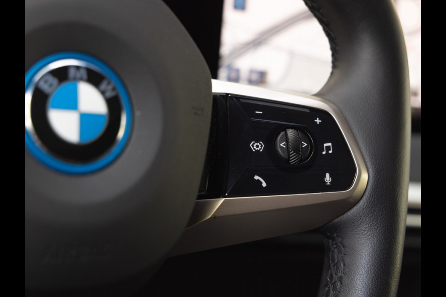 BMW iX xDrive50 - Luchtvering - Integral Active Steering - Driving Ass Prof - Pano