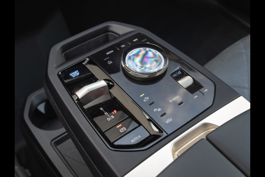 BMW iX xDrive50 - Luchtvering - Integral Active Steering - Driving Ass Prof - Pano