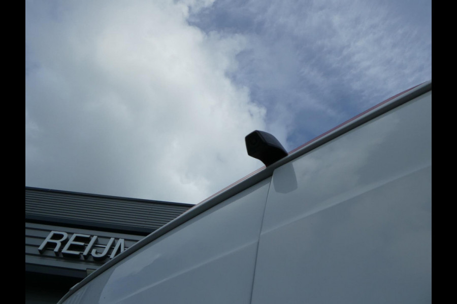 Volkswagen Crafter 35 2.0 TDI 180 pk L3H3 ( L2H2) airco, apple carplay ,camera ,trekhaak