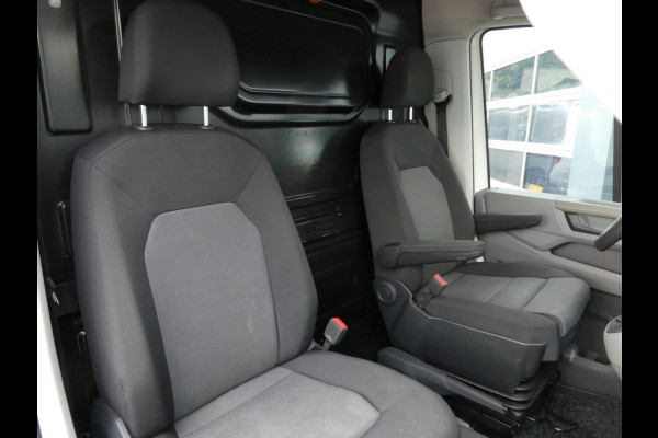 Volkswagen Crafter 35 2.0 TDI 180 pk L3H3 ( L2H2) airco, apple carplay ,camera ,trekhaak
