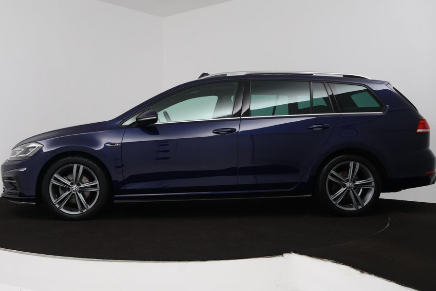 Volkswagen GOLF Variant 1.5 TSI Highline Business R (PANORAMADAK, TREKHAAK, CARPLAY, PARKEERSENSOREN, CARPLAY, AUTOMAAT)