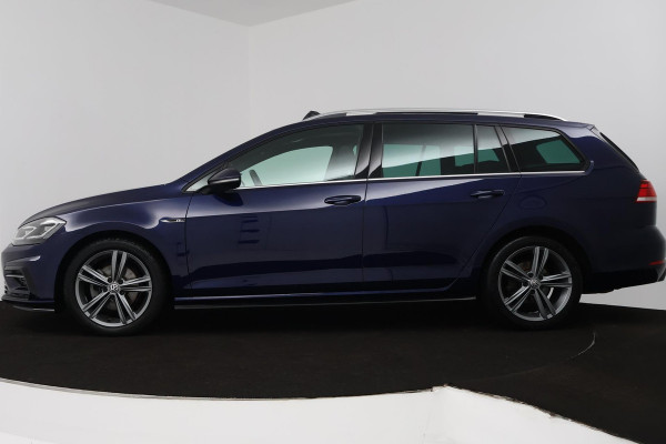 Volkswagen GOLF Variant 1.5 TSI Highline Business R (PANORAMADAK, TREKHAAK, CARPLAY, PARKEERSENSOREN, CARPLAY, AUTOMAAT)