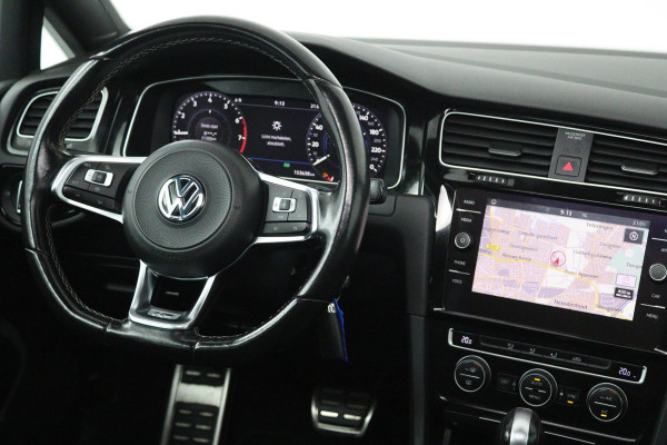 Volkswagen GOLF Variant 1.5 TSI Highline Business R (PANORAMADAK, TREKHAAK, CARPLAY, PARKEERSENSOREN, CARPLAY, AUTOMAAT)
