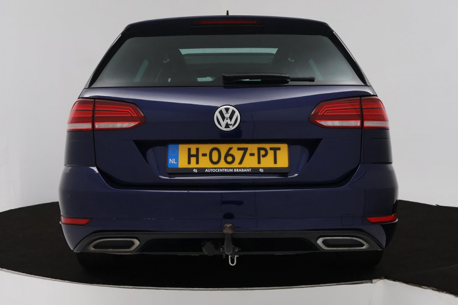 Volkswagen GOLF Variant 1.5 TSI Highline Business R (PANORAMADAK, TREKHAAK, CARPLAY, PARKEERSENSOREN, CARPLAY, AUTOMAAT)