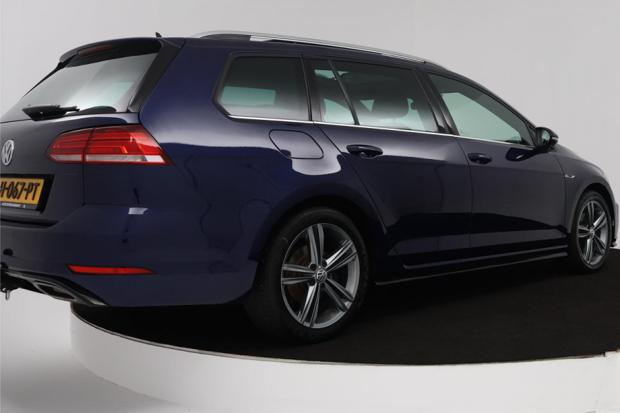 Volkswagen GOLF Variant 1.5 TSI Highline Business R (PANORAMADAK, TREKHAAK, CARPLAY, PARKEERSENSOREN, CARPLAY, AUTOMAAT)