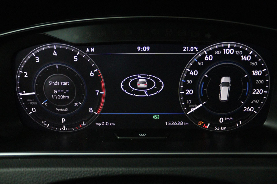 Volkswagen GOLF Variant 1.5 TSI Highline Business R (PANORAMADAK, TREKHAAK, CARPLAY, PARKEERSENSOREN, CARPLAY, AUTOMAAT)