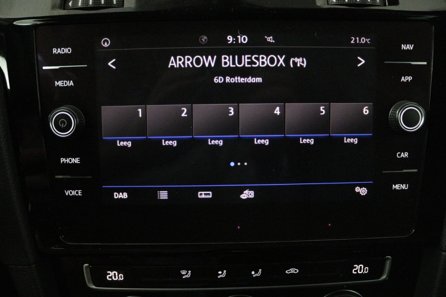 Volkswagen GOLF Variant 1.5 TSI Highline Business R (PANORAMADAK, TREKHAAK, CARPLAY, PARKEERSENSOREN, CARPLAY, AUTOMAAT)