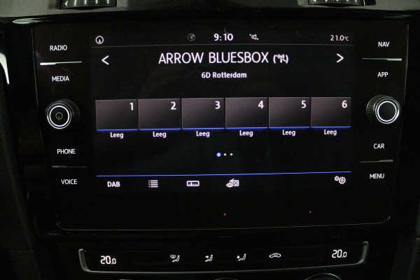Volkswagen GOLF Variant 1.5 TSI Highline Business R (PANORAMADAK, TREKHAAK, CARPLAY, PARKEERSENSOREN, CARPLAY, AUTOMAAT)