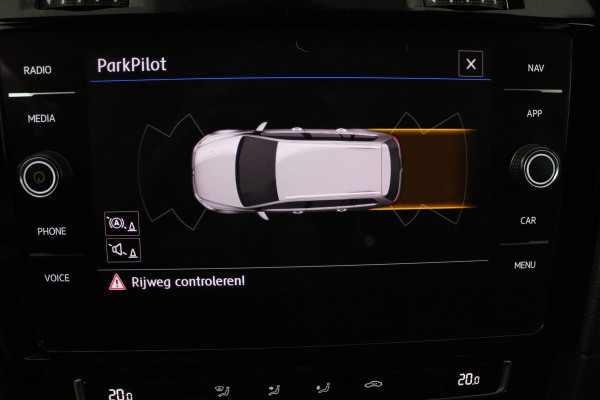 Volkswagen GOLF Variant 1.5 TSI Highline Business R (PANORAMADAK, TREKHAAK, CARPLAY, PARKEERSENSOREN, CARPLAY, AUTOMAAT)