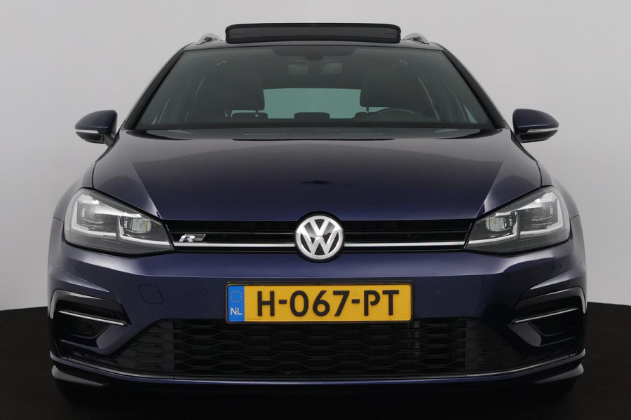 Volkswagen GOLF Variant 1.5 TSI Highline Business R (PANORAMADAK, TREKHAAK, CARPLAY, PARKEERSENSOREN, CARPLAY, AUTOMAAT)