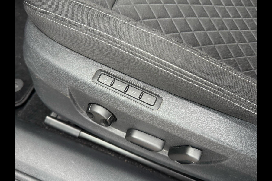 Škoda Superb Combi 1.8 TSI Style Business 180pk Automaat | Adaptieve Cruise | Trekhaak | Memory Seats | Audio Systeem | 1.800kg Trekgewicht