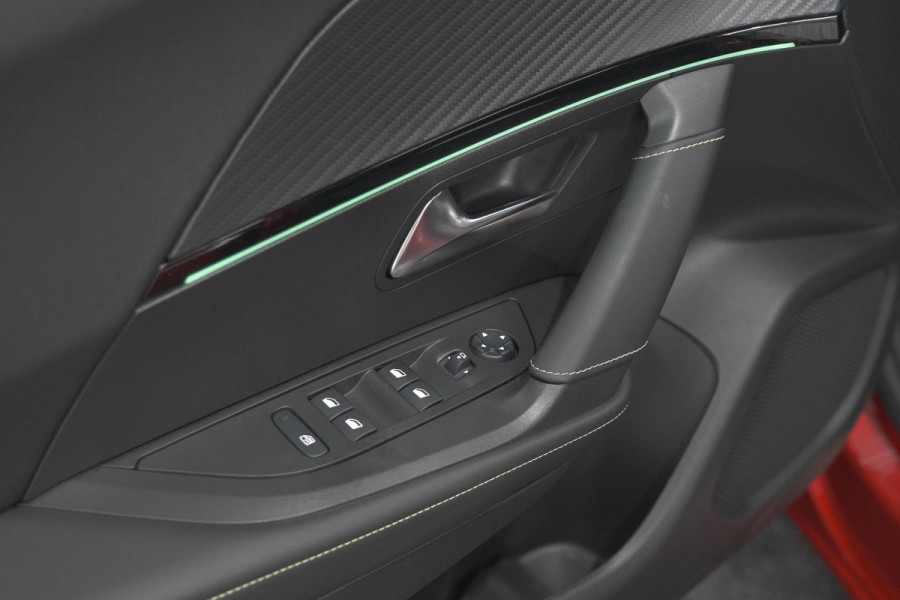 Peugeot e-2008 EV GT Pack 50 kWh | Panoramadak | Camera | Adaptieve Cruise Control | Dodehoekdetectie