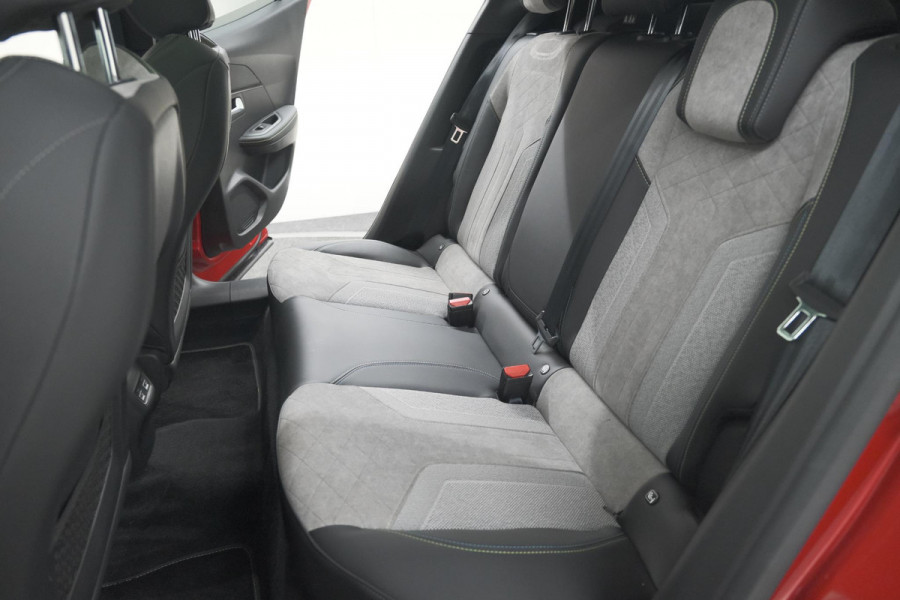 Peugeot e-2008 EV GT Pack 50 kWh | Panoramadak | Camera | Adaptieve Cruise Control | Dodehoekdetectie
