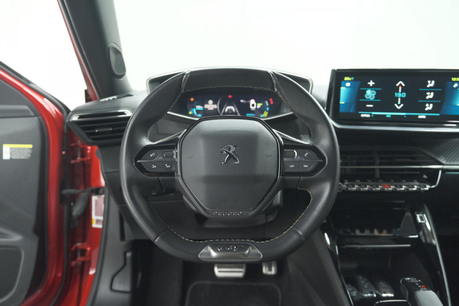 Peugeot e-2008 EV GT Pack 50 kWh | Panoramadak | Camera | Adaptieve Cruise Control | Dodehoekdetectie