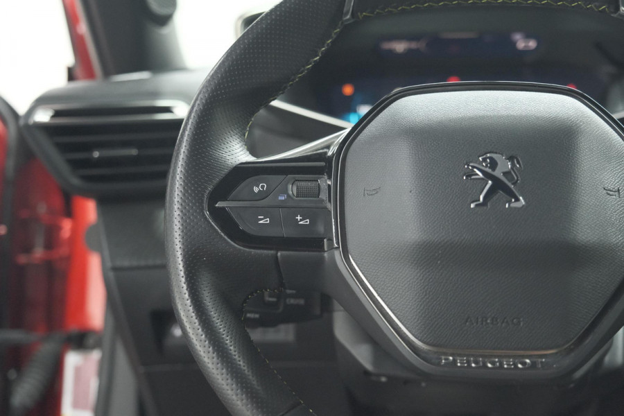 Peugeot e-2008 EV GT Pack 50 kWh | Panoramadak | Camera | Adaptieve Cruise Control | Dodehoekdetectie