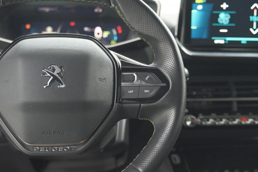 Peugeot e-2008 EV GT Pack 50 kWh | Panoramadak | Camera | Adaptieve Cruise Control | Dodehoekdetectie