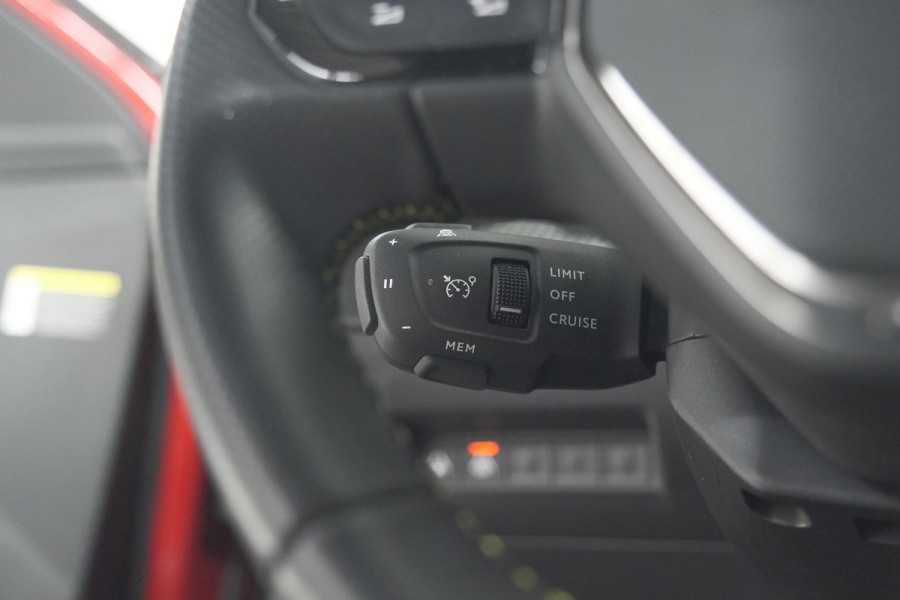 Peugeot e-2008 EV GT Pack 50 kWh | Panoramadak | Camera | Adaptieve Cruise Control | Dodehoekdetectie