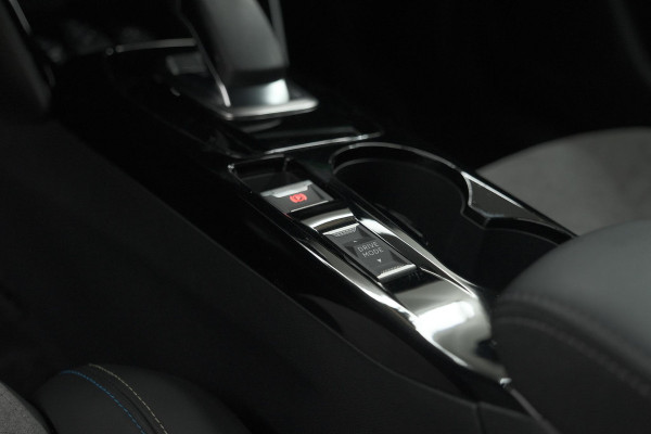 Peugeot e-2008 EV GT Pack 50 kWh | Panoramadak | Camera | Adaptieve Cruise Control | Dodehoekdetectie