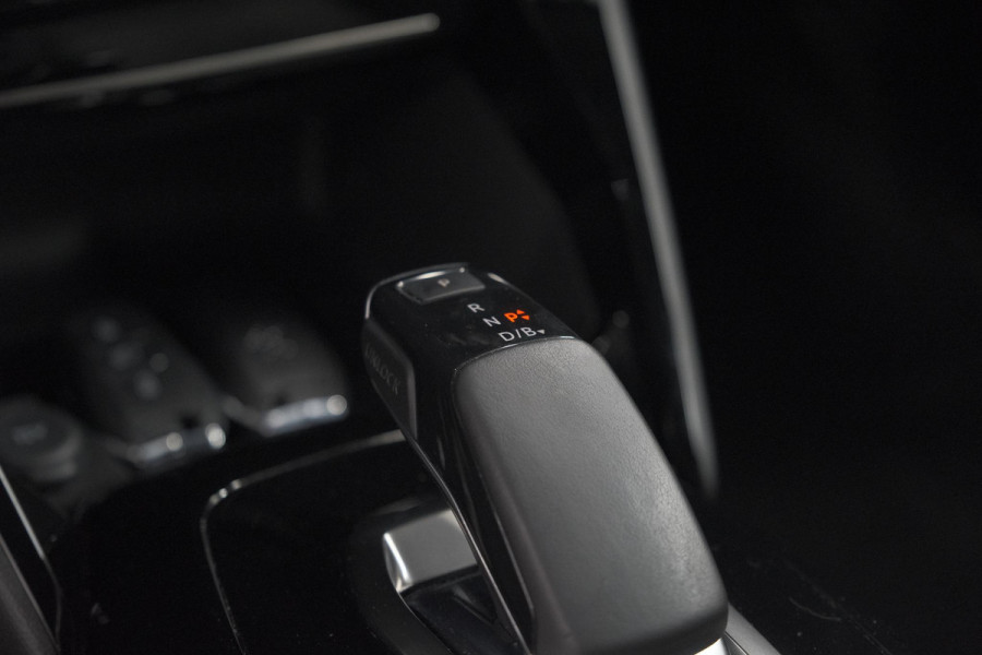 Peugeot e-2008 EV GT Pack 50 kWh | Panoramadak | Camera | Adaptieve Cruise Control | Dodehoekdetectie