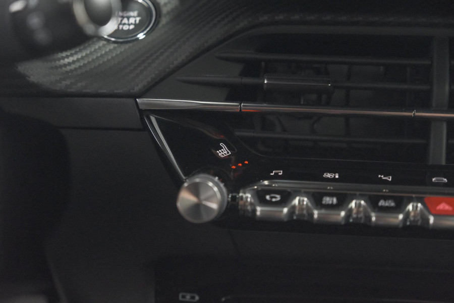 Peugeot e-2008 EV GT Pack 50 kWh | Panoramadak | Camera | Adaptieve Cruise Control | Dodehoekdetectie