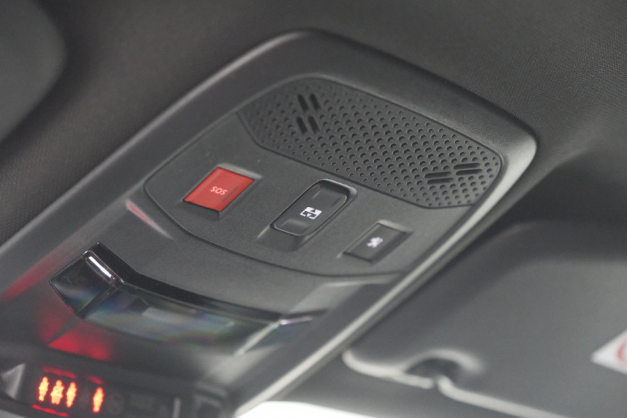 Peugeot e-2008 EV GT Pack 50 kWh | Panoramadak | Camera | Adaptieve Cruise Control | Dodehoekdetectie