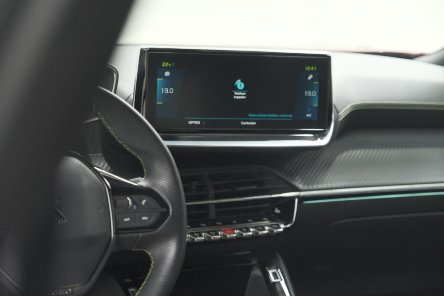 Peugeot e-2008 EV GT Pack 50 kWh | Panoramadak | Camera | Adaptieve Cruise Control | Dodehoekdetectie