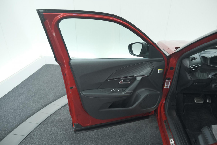 Peugeot e-2008 EV GT Pack 50 kWh | Panoramadak | Camera | Adaptieve Cruise Control | Dodehoekdetectie