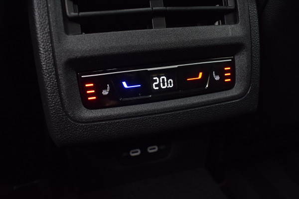 Volkswagen Golf GTI 2.0 TSI 245pk DSG | Leer | Pano | HUD | H&K | IQ-light