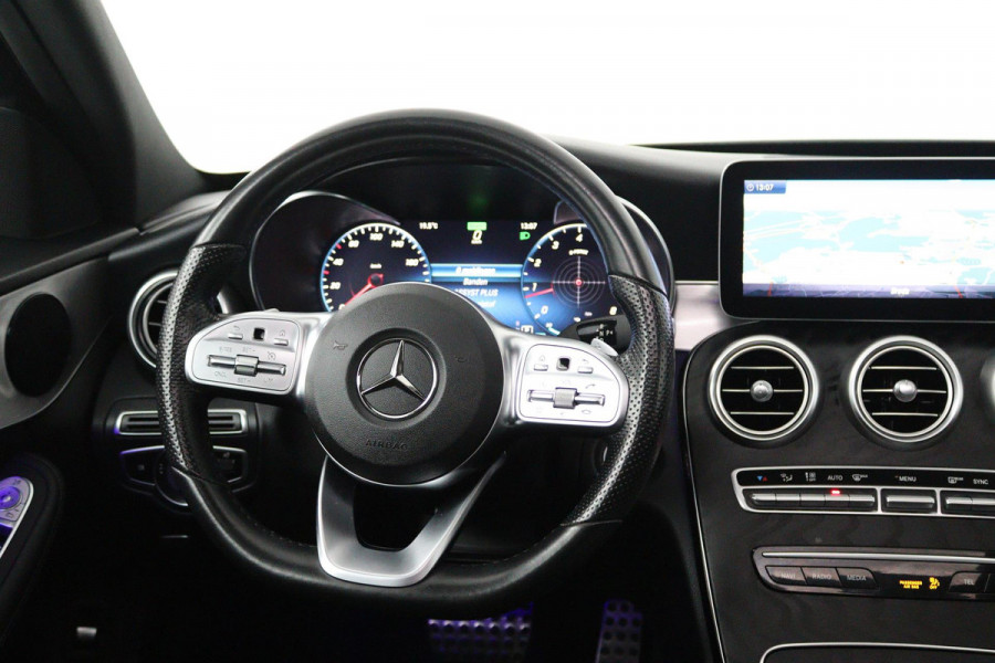 Mercedes-Benz C-Klasse 200 Business Solution AMG (PANORAMADAK, SFEERVERLICHTING, NAVIGATIE, CAMERA, STOELVERWARMING)