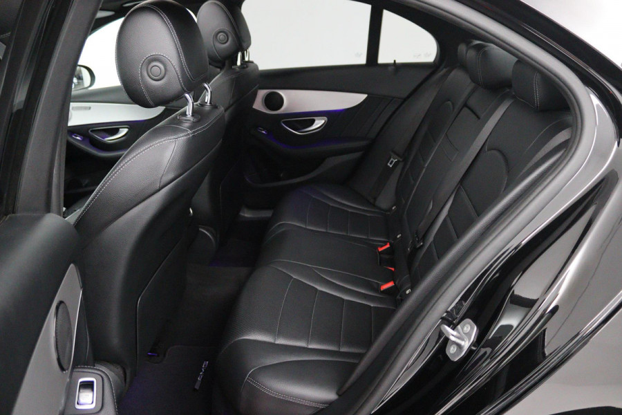 Mercedes-Benz C-Klasse 200 Business Solution AMG (PANORAMADAK, SFEERVERLICHTING, NAVIGATIE, CAMERA, STOELVERWARMING)