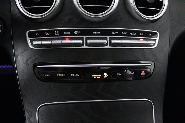 Mercedes-Benz C-Klasse 200 Business Solution AMG (PANORAMADAK, SFEERVERLICHTING, NAVIGATIE, CAMERA, STOELVERWARMING)