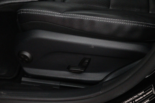 Mercedes-Benz C-Klasse 200 Business Solution AMG (PANORAMADAK, SFEERVERLICHTING, NAVIGATIE, CAMERA, STOELVERWARMING)