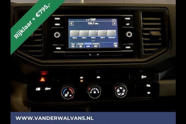 Volkswagen Crafter 2.0 TDI 141pk L3H2 L2H1 inrichting Euro6 *Rijklaar Direct Rijden* Airco | Camera | Apple Carplay | Android Auto Parkeersensoren, Bijrijdersbank, 3000kg trekvermogen