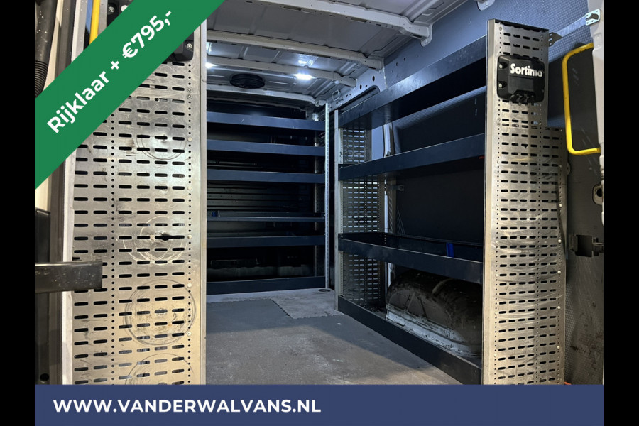 Volkswagen Crafter 2.0 TDI 141pk L3H2 L2H1 inrichting Euro6 *Rijklaar Direct Rijden* Airco | Camera | Apple Carplay | Android Auto Parkeersensoren, Bijrijdersbank, 3000kg trekvermogen