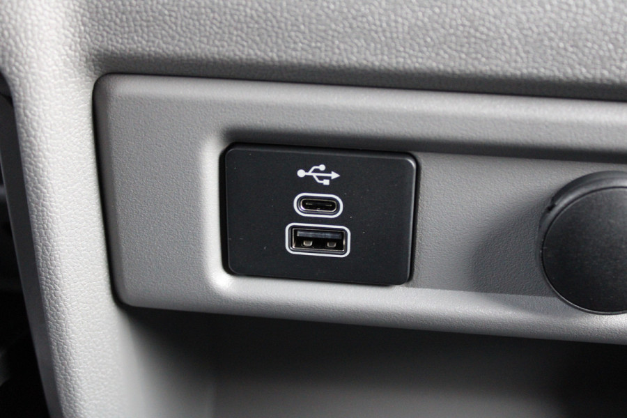 Ford Transit Custom 320 2.0 TDCI L2H1 Trend 170pk - Achterklep - Carplay - Android - LED koplampen - Stoelverwarming - 70l tank - Rijklaar Ford Transit Custom 320 2.0 TDCI L2H1 Trend 170pk - Achterklep - Carplay - Android - LED koplampen - Stoelverwarming - 70l tank - Rijklaar