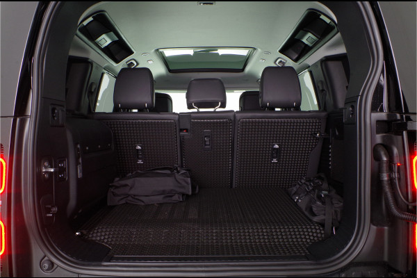 Land Rover Defender 110 2.0 P300e 110 X-Dynamic HSE > Black package/Head-up/Pano.schuif/Trekhaak/Santorini Black... | 3110 | Lease ook mogelijk!
