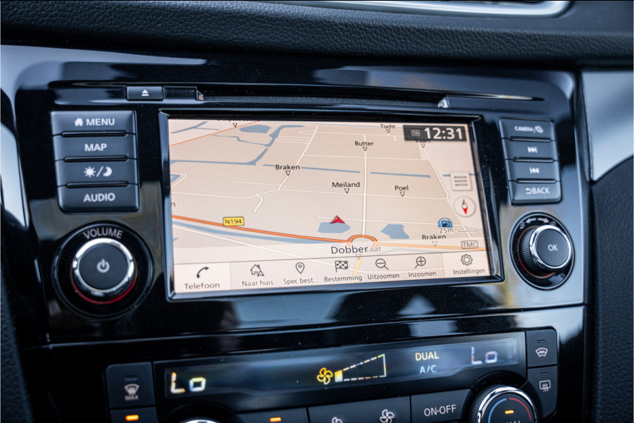 Nissan QASHQAI 1.3 DIG-T Tekna + ** Panodak ** Leder ** Trekhaak ** BOSE