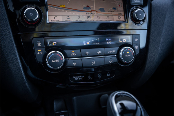 Nissan QASHQAI 1.3 DIG-T Tekna + ** Panodak ** Leder ** Trekhaak ** BOSE