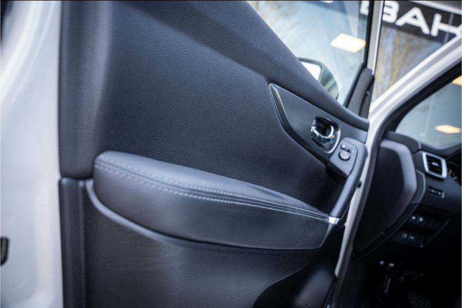 Nissan QASHQAI 1.3 DIG-T Tekna + ** Panodak ** Leder ** Trekhaak ** BOSE