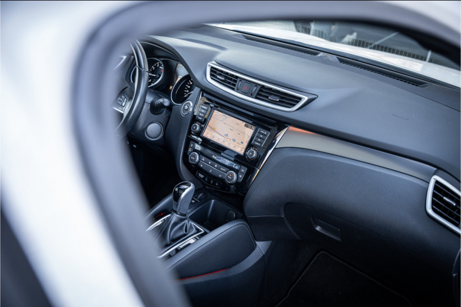 Nissan QASHQAI 1.3 DIG-T Tekna + ** Panodak ** Leder ** Trekhaak ** BOSE