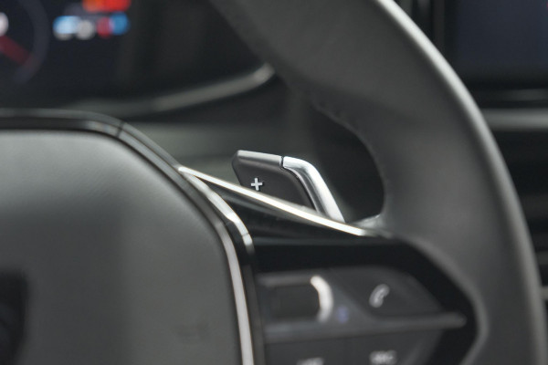 Peugeot 2008 PureTech 130 EAT8 Blue Lease Allure | Camera | Navigatie | Parkeersensoren | Apple Carplay