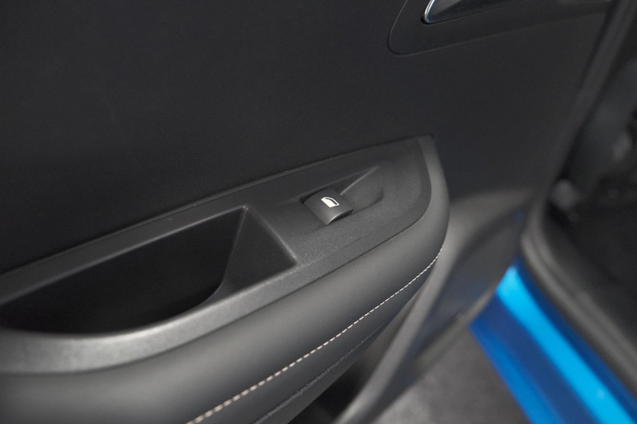 Peugeot 2008 PureTech 130 EAT8 Blue Lease Allure | Camera | Navigatie | Parkeersensoren | Apple Carplay