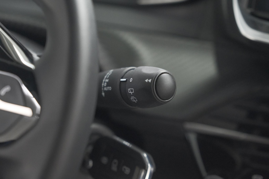 Peugeot 2008 PureTech 130 EAT8 Blue Lease Allure | Camera | Navigatie | Parkeersensoren | Apple Carplay