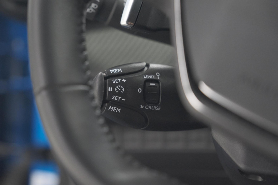 Peugeot 2008 PureTech 130 EAT8 Blue Lease Allure | Camera | Navigatie | Parkeersensoren | Apple Carplay