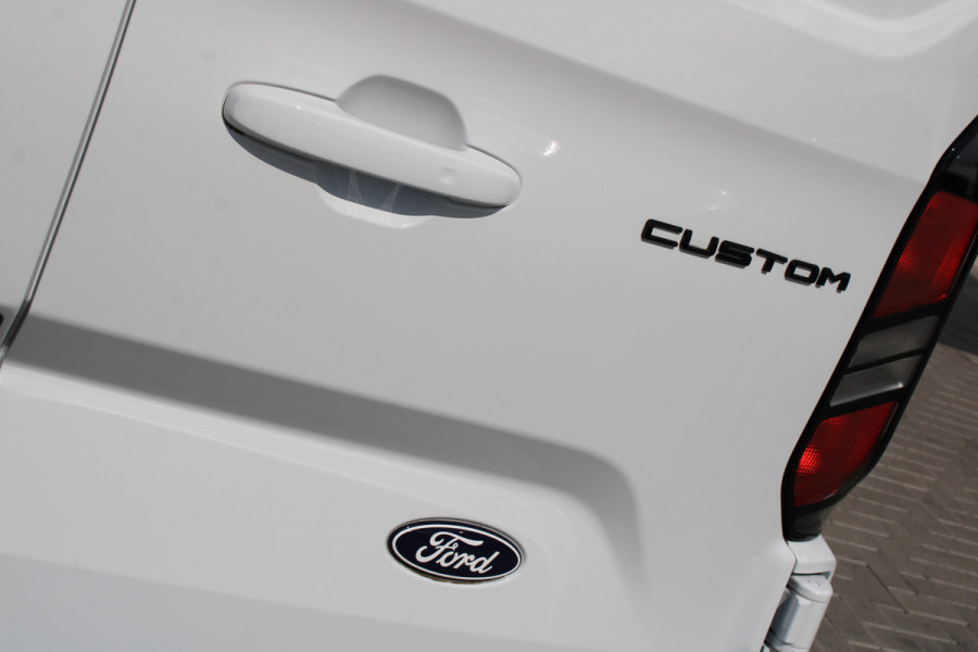 Ford Transit Custom 320 2.0 TDCI L2H1 Limited 170pk - 2x Schuifdeur - Adaptive Cruise - Verwarmd stuur - Blind spot - Navigatie - Camera - Draadloos
