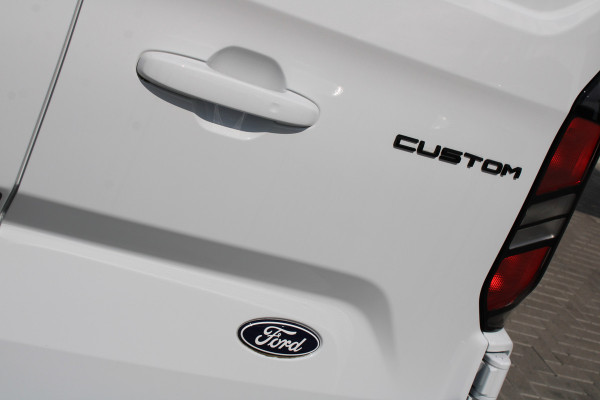 Ford Transit Custom 320 2.0 TDCI L2H1 Limited 170pk - 2x Schuifdeur - Adaptive Cruise - Verwarmd stuur - Blind spot - Navigatie - Camera - Draadloos