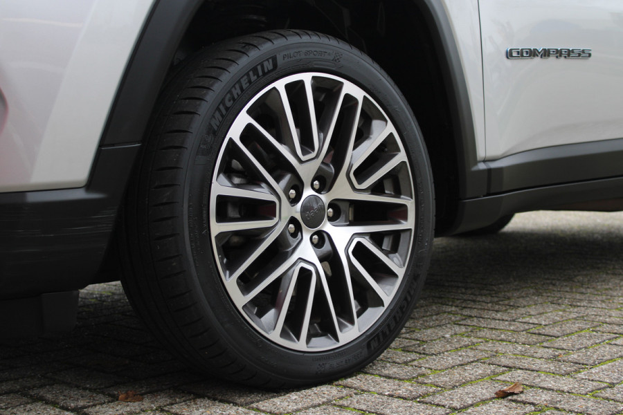 Jeep Compass 4xe 190 Plug-in Hybrid Electric Limited | Panoramadak | LED | Winterpack | Trekhaak | Rijdende auto niet altijd aanwezig