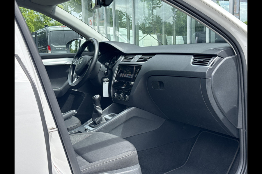Škoda Octavia Combi 1.0 TSI Ambition Business | NL-auto | Navi | Carplay | Clima | PDC | BTW